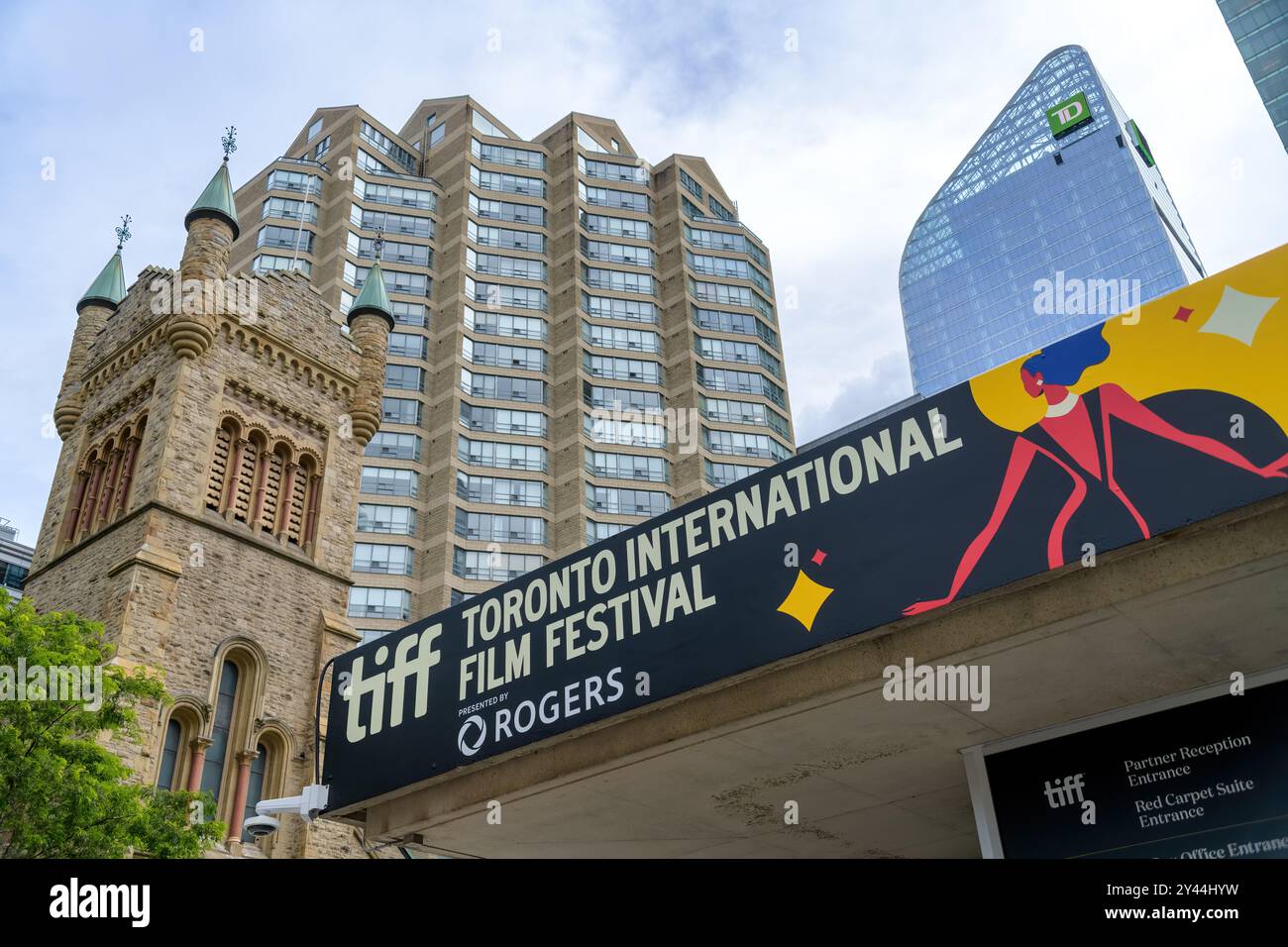 Schild für das Toronto International Film Festival auf der Außenseite der Roy Thompson Hall. Stockfoto