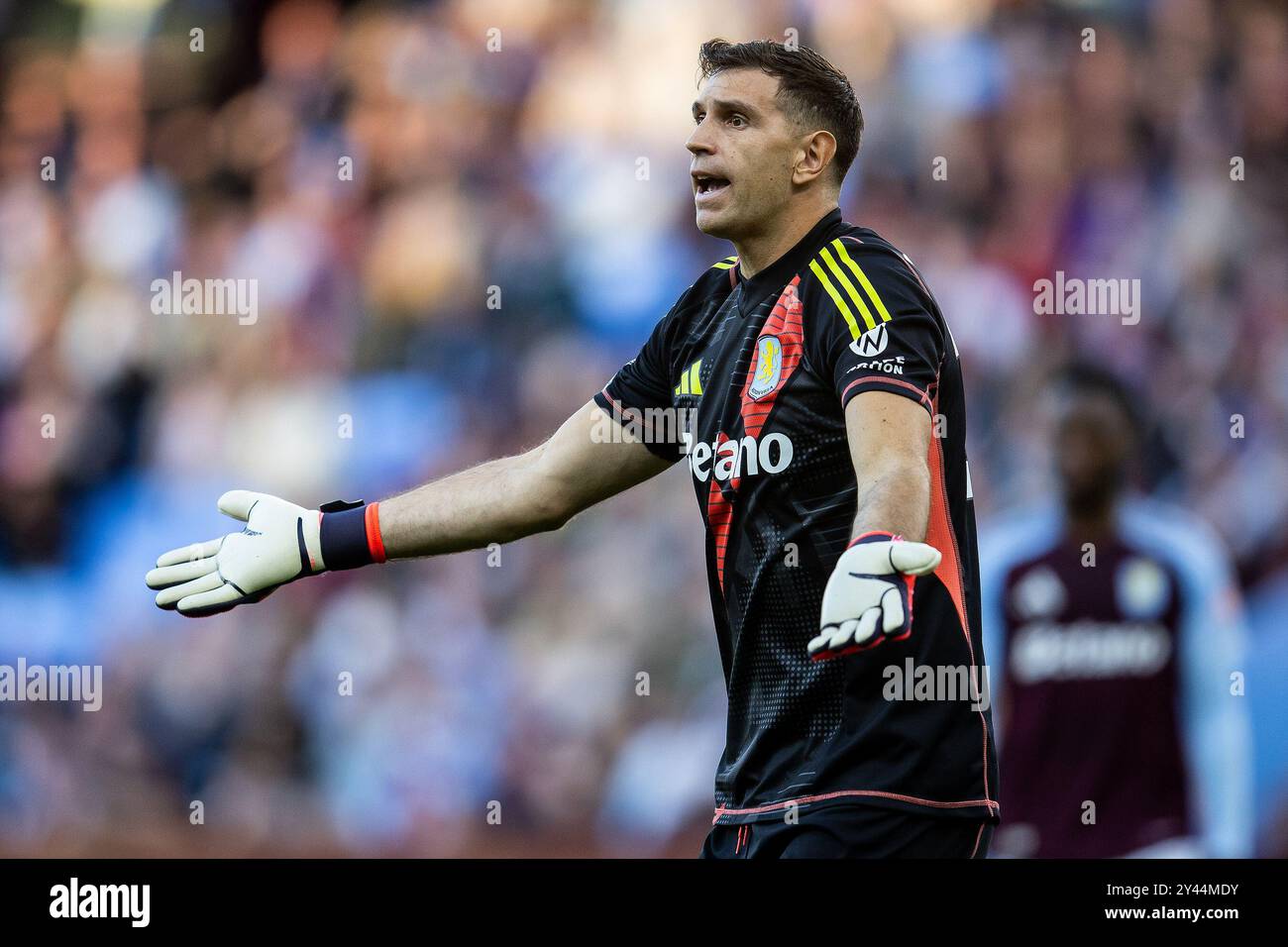 Aston Villa Torhüter Emiliano Martinez (23) während des Premier League-Spiels zwischen Aston Villa und Everton am 14. September 2024 im Villa Park, Birmingham, England. Foto Manjit Narotra/ProSportsImages/DPPI Stockfoto