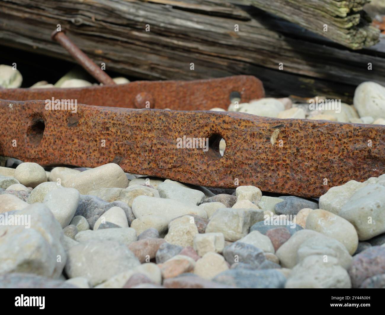 Das hölzerne Wrack der Swiks, das 1926 bei Trollskagen in Öland gestrandet wurde, ist archäologisch bedeutsam und Teil des schwedischen maritimen Erbes. Stockfoto