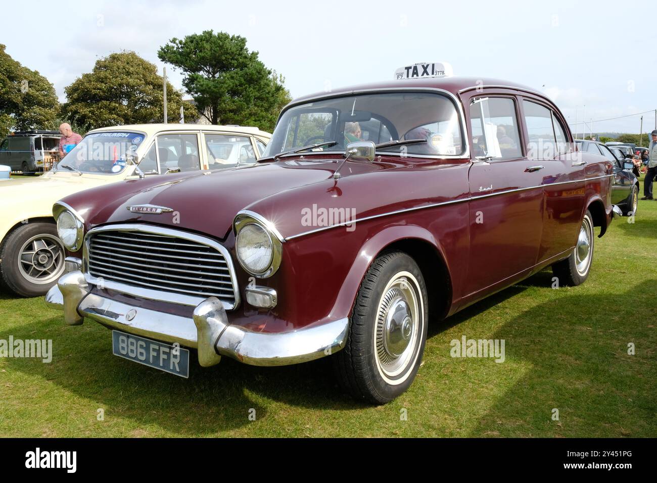 Ein 1963er Humber Hawk, gekleidet als Taxi - John Gollop Stockfoto