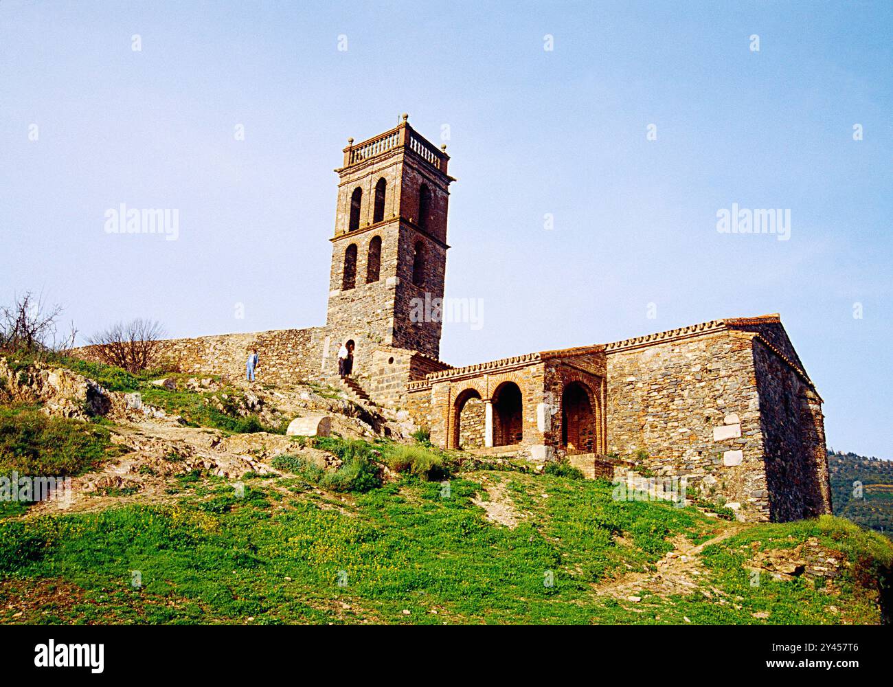 Alte Moschee, Schloss. Almonaster la Real, Provinz Huelva, Andalusien, Spanien. Stockfoto