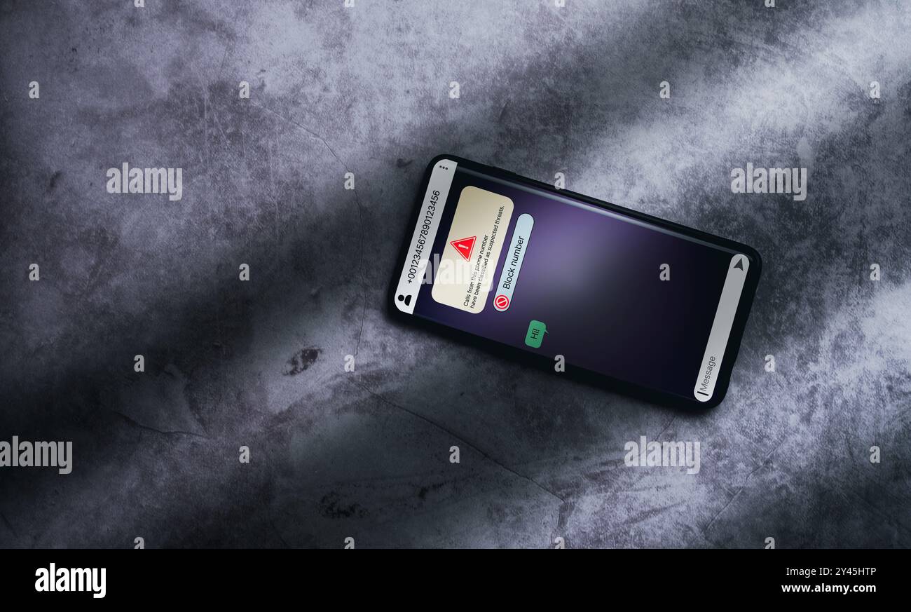 Das Smartphone empfängt eine Nachricht von mutmaßlichem Zahlenbetrug. Unerwünschter anonymer Anruf. Betrugs- und Phishing-Telefonkonzept. Nachricht von Fremdem. Stockfoto