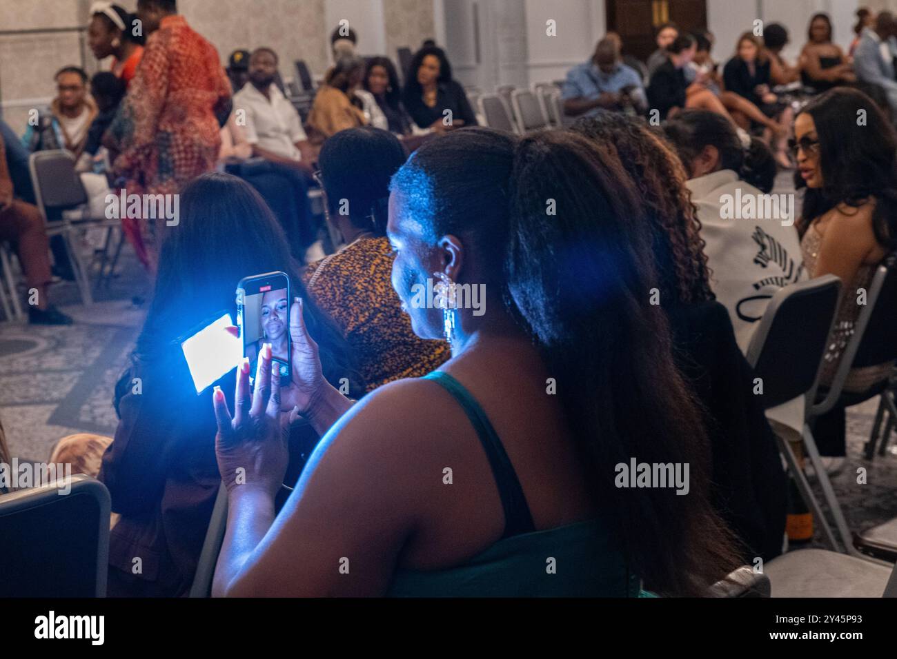 Publikum im Vanity Hub Africa – „Beyond the African Veil Series“ – London Fashion Week 15. September 2024 Stockfoto