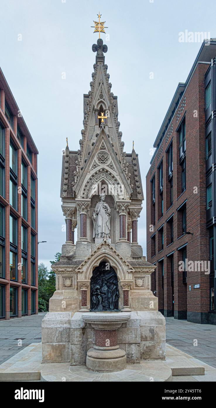 The St Lawrence and Mary Magdalene Drinking Fountain (John Robinson/Joseph Durham, 1866) im Zentrum von London, England. Nach vielen Jahren in der Lagerung, ist es Stockfoto