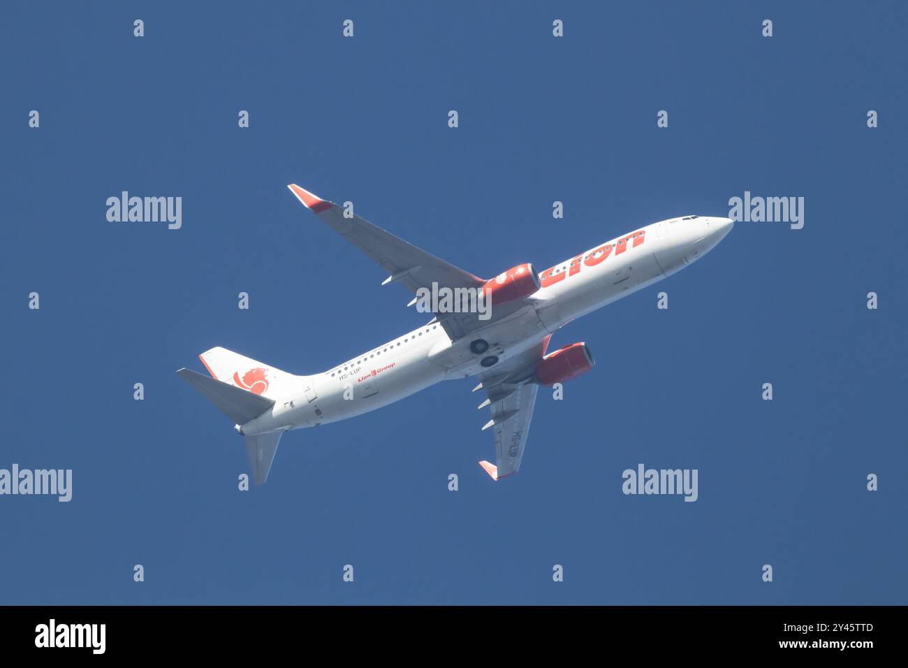 Chiangmai, Thailand - 26. Dezember 2023: HS-LUP Boeing 737-800 der Thai Lionair Airline. Fahren Sie vom Flughafen Chiangmai nach Bangkok. Stockfoto