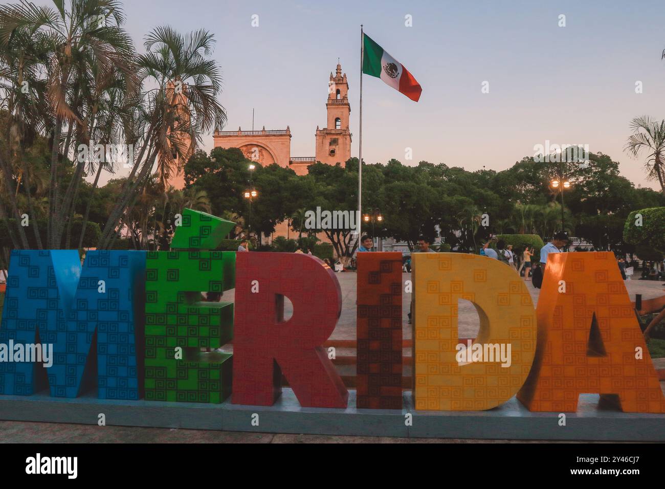Bunte Steinbuchstaben mit Merida-Namen im Stadtzentrum, Mexiko Stockfoto