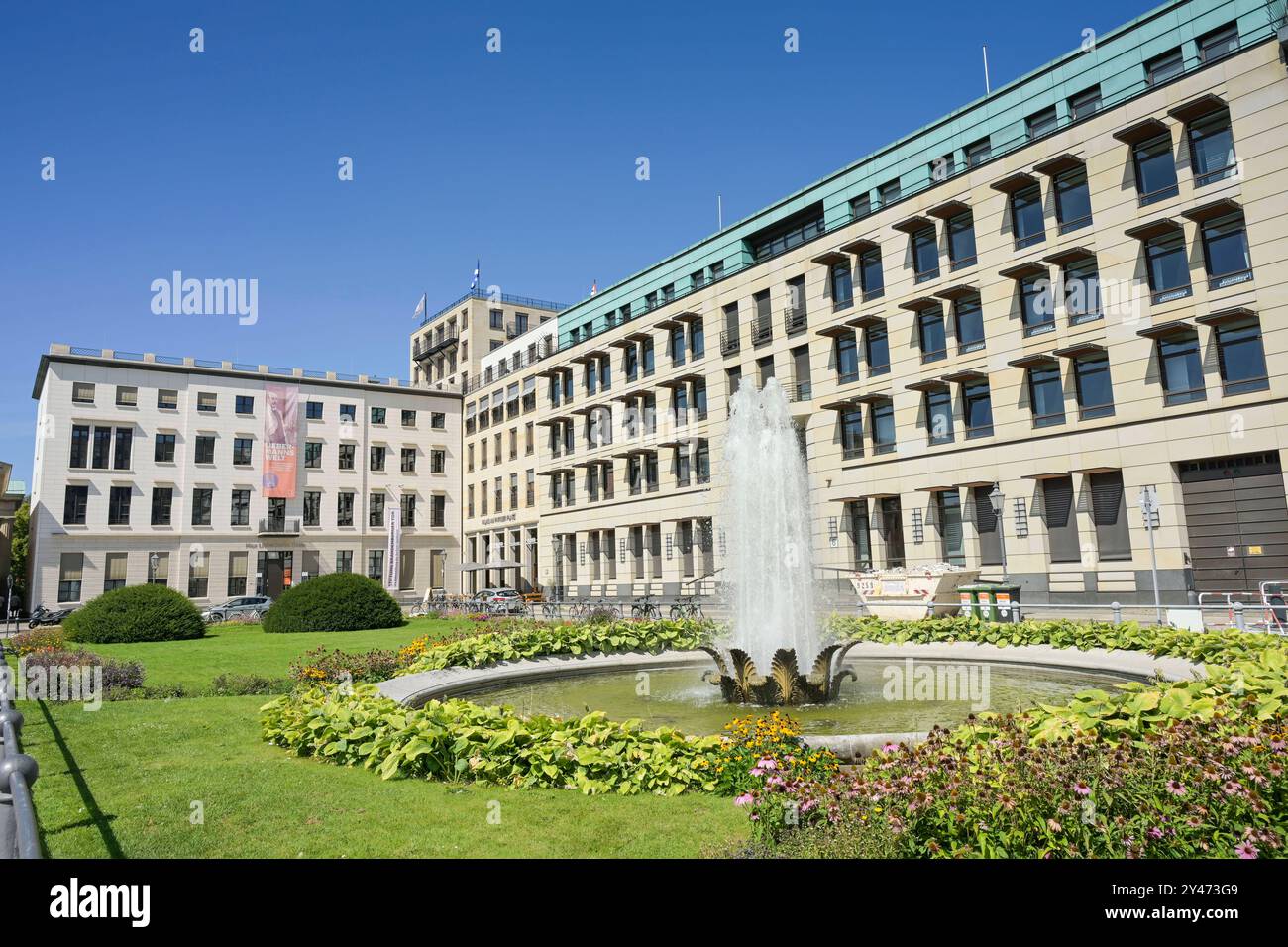 Max-Liebermann-Haus, Palais am Pariser Platz und Allianz-Forum, Pariser Platz, Mitte, Berlin, Deutschland *** Max Liebermann Haus, Palais am Pariser Platz und Allianz Forum, Pariser Platz, Mitte, Berlin, Deutschland Stockfoto
