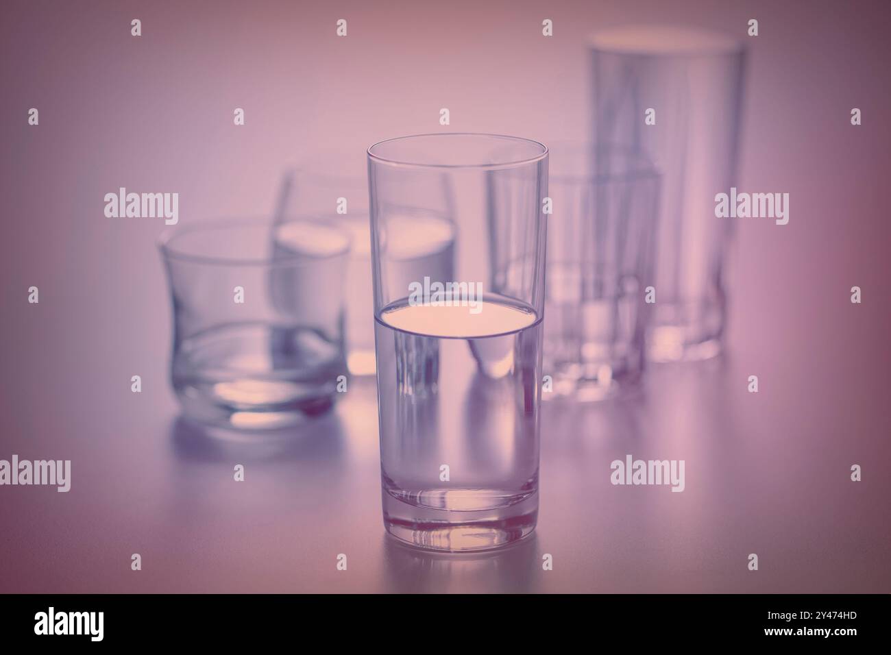 Ist Ihr Glas halb voll oder halb leer? Stockfoto