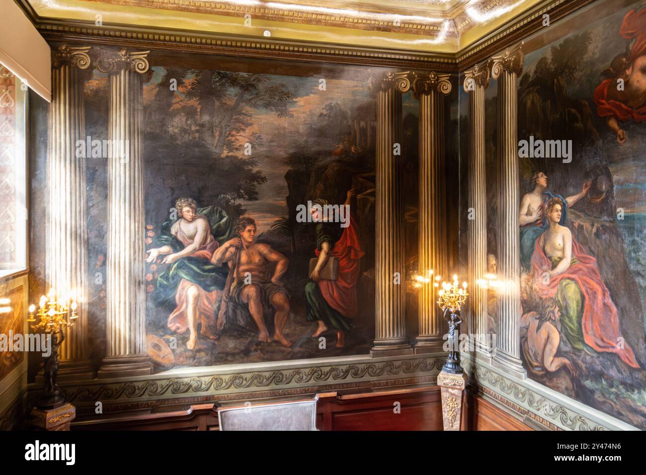 Laguerre Wandbilder im Fetcham Park House in Surrey, England, Großbritannien. Große Wandgemälde des Künstlers Louis Laguerre Stockfoto