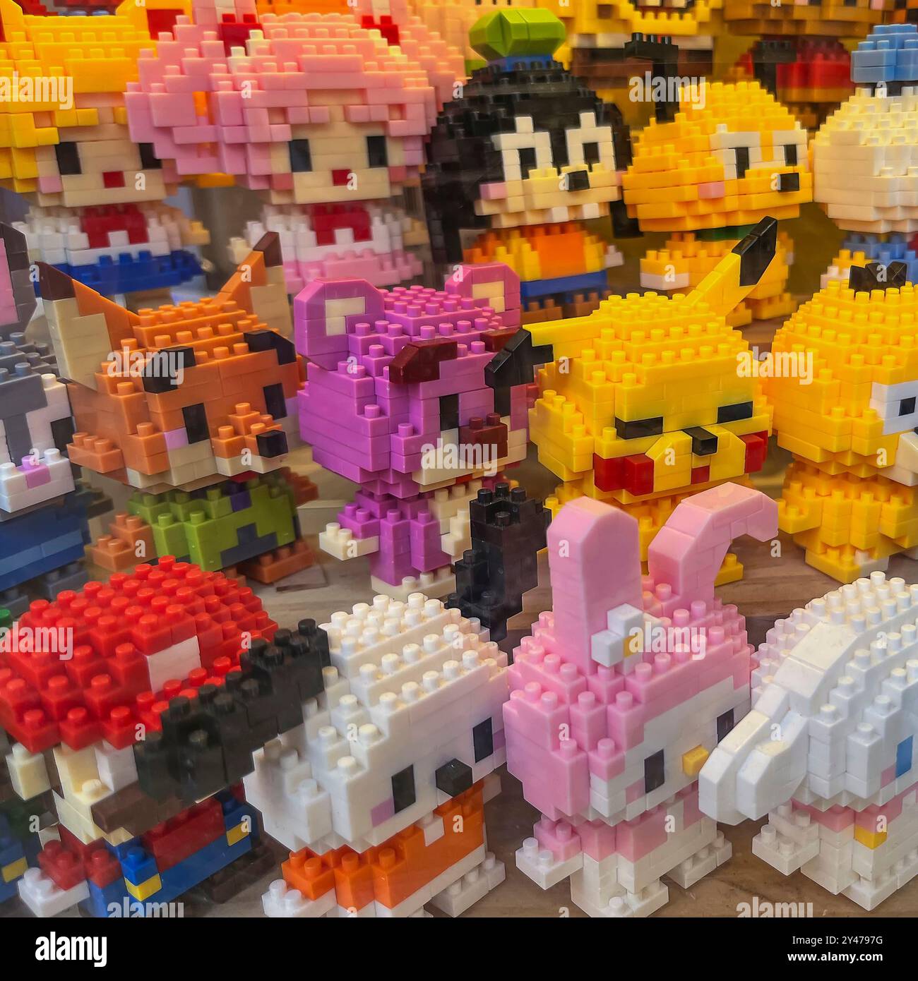 Disney-Anime Building Bricks Blocks Spielzeug. Liberdade District, São Paulo, Brasilien. Prinzessin, Stitch, Mickey Maus, Mini Action Spielzeugfiguren usw. Stockfoto