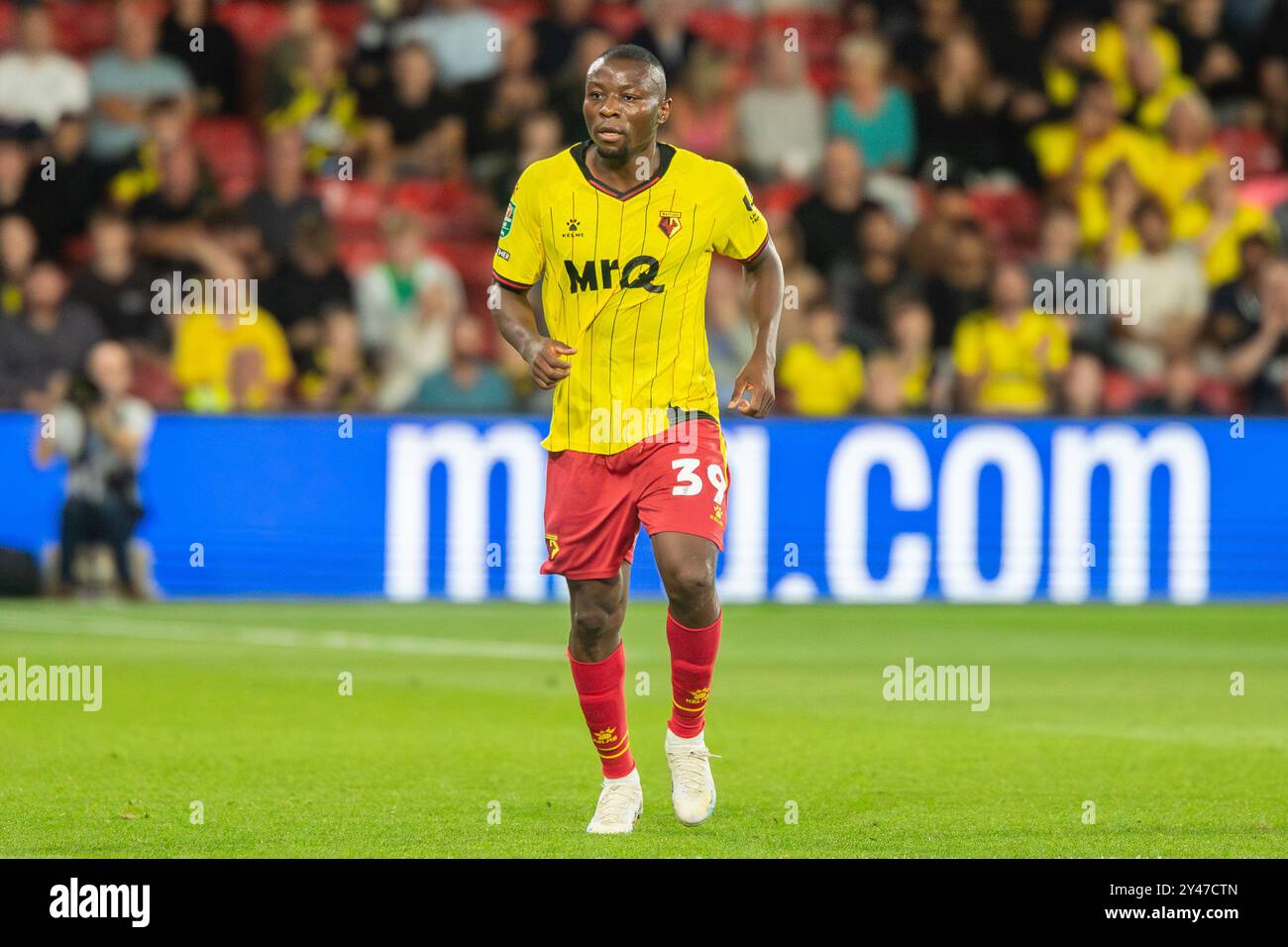 Edo Kayembe sieht sich im EFL Cup Spiel zwischen Watford und Plymouth Argyle 27/08/24 an Stockfoto