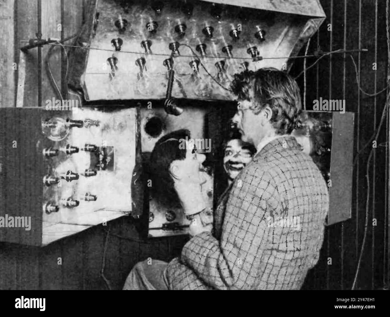 JOHN LOGIE BAIRD (18881946) schottischer Erfinder 1926 mit seinen Fernsehgeräten und den Dummys James and Stooky Bill Stockfoto