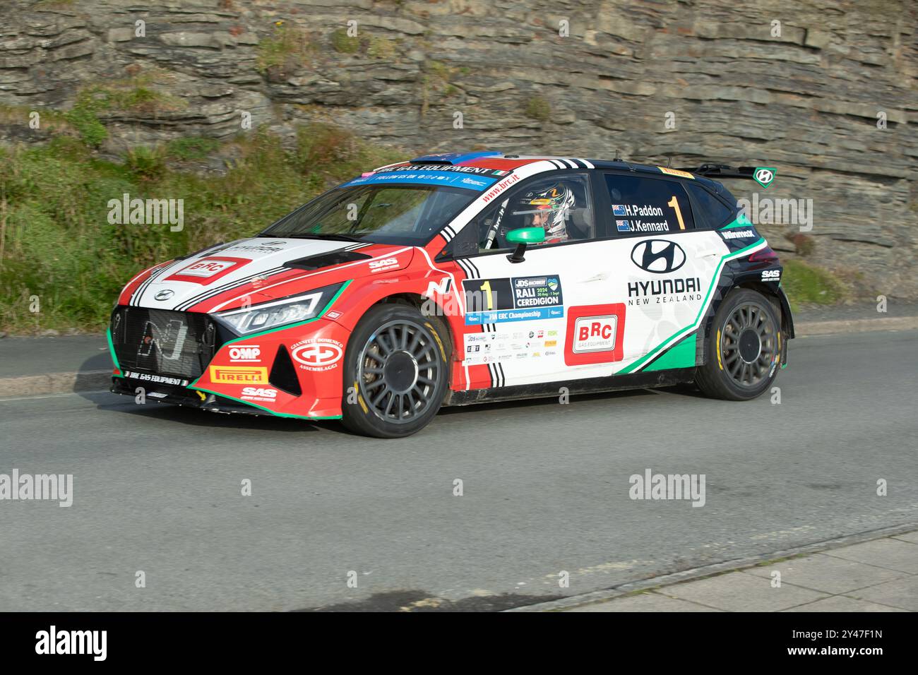 Ceredigion, Wales August 30 Fahrer Hayden Paddon NZL und Beifahrer John Kennard NZL in theirÊHyundai i20 N - RC2 Rally 2 während der Rali Ceredigion Stockfoto