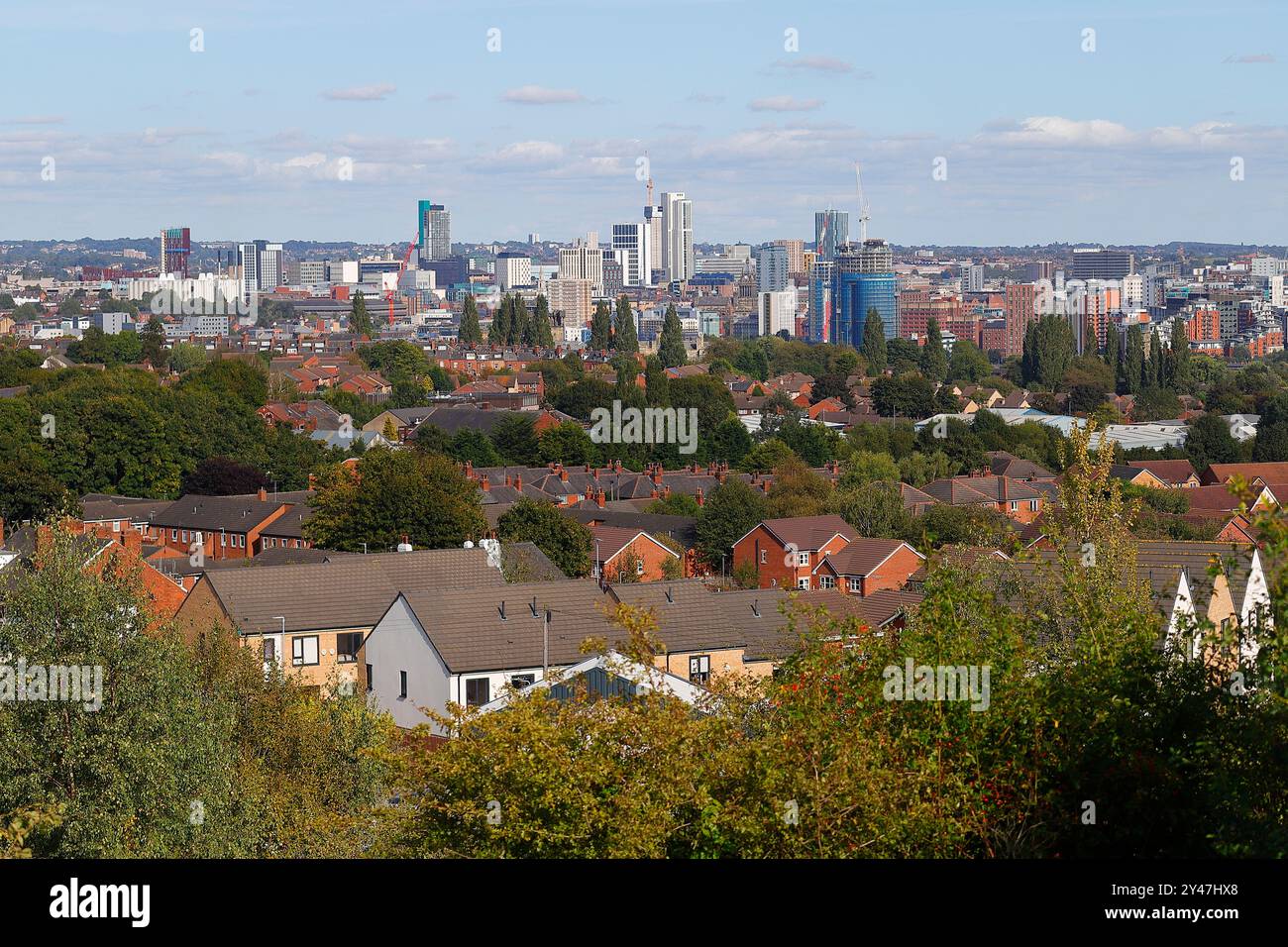 Blick auf das Stadtzentrum von Leeds vom Cabbage Hill in Wortley, West Yorkshire, Großbritannien Stockfoto