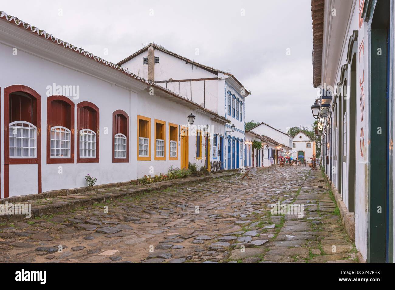 Paraty, Brasilien. Dr. Samuel Costa Straße. Historische Innenstadt. Die Kolonialstadt wurde 1667 gegründet. Nationales Historisches Erbe. Stockfoto