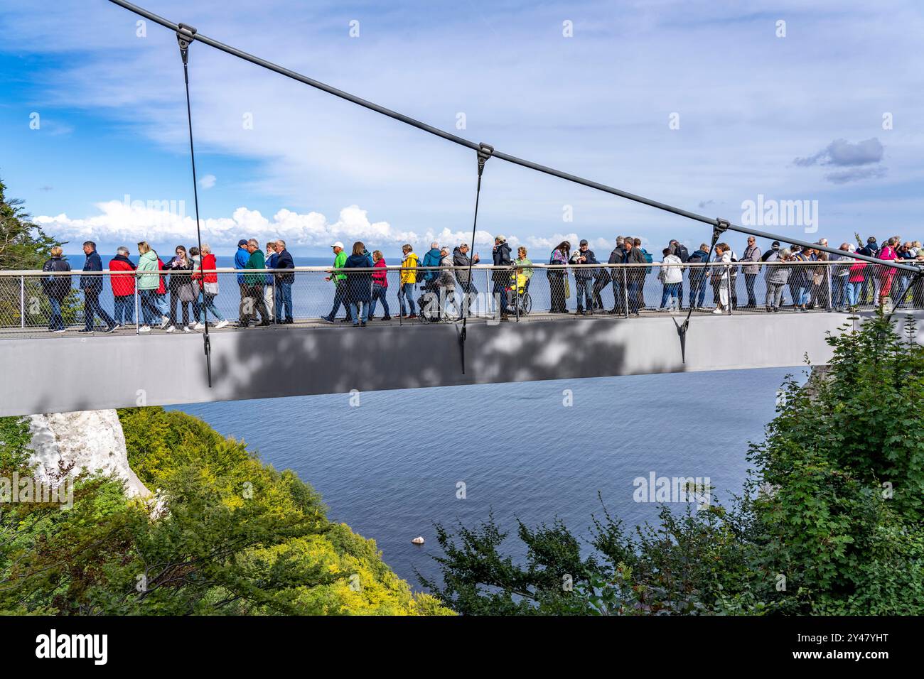 Der Skywalk Königsstuhl auf den Kreidefelsen von Rügen ...