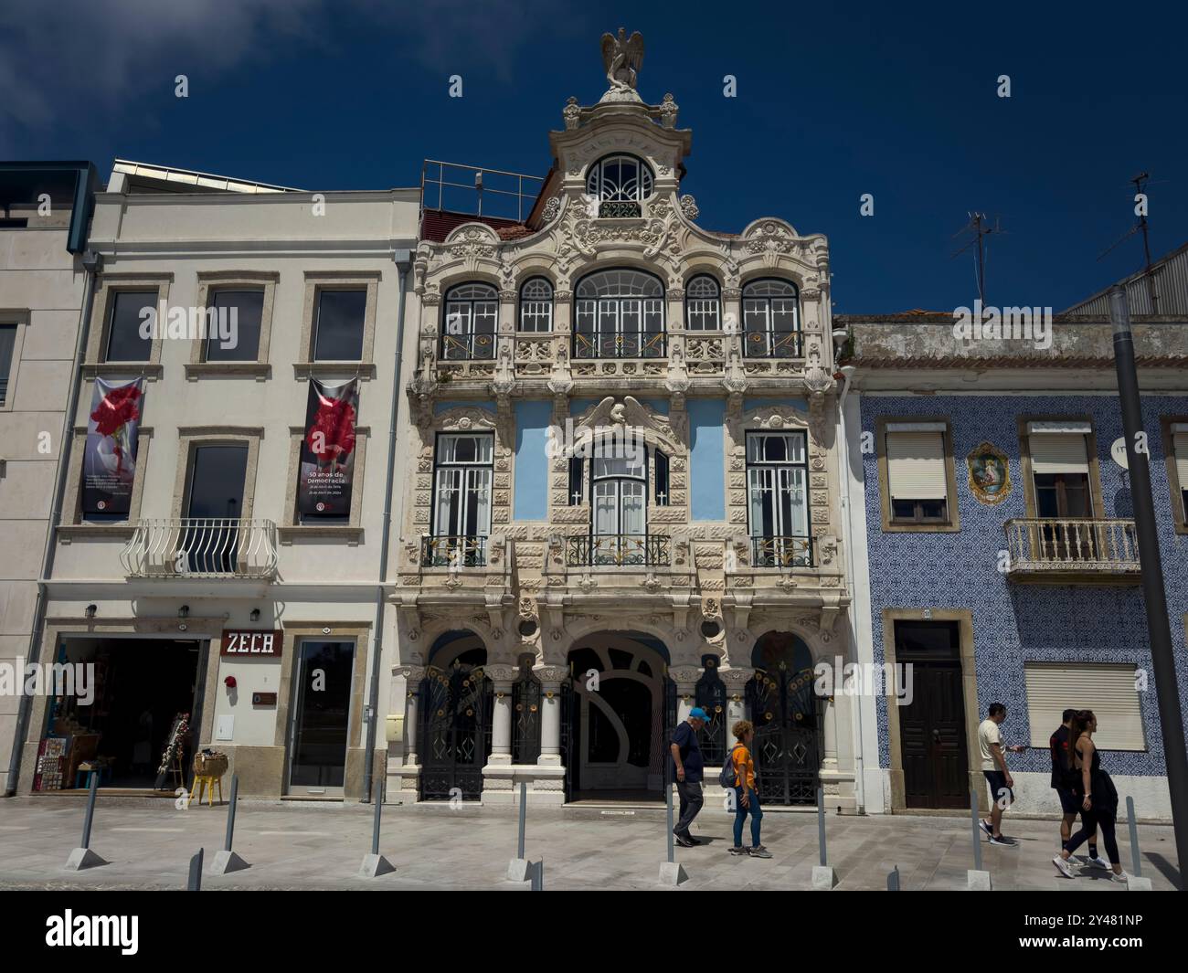 Aveiro, Portugal - 29. Mai 2024: Sehen Sie die Fassade eines wunderschönen Jugendstilgebäudes in der Stadt Aveiro, Portugal. Stockfoto