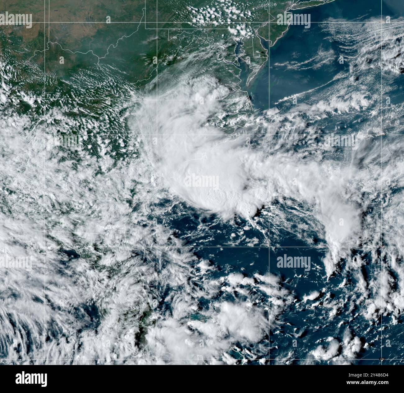 Myrtle Beach, Usa. September 2024. Der potenzielle tropische Zyklon Acht bewegt sich langsam nordwestwärts über die Carolinas, vom Satelliten NOAA-21 aus gesehen, am 16. September 2024 in der Erdumlaufbahn. Das tropische Tiefdrucksystem führte zu Überschwemmungen an der Küste North Carolinas und der Bedrohung durch Tornados in der Region. Quelle: NOAA-21 Satellite/NASA/Alamy Live News Stockfoto