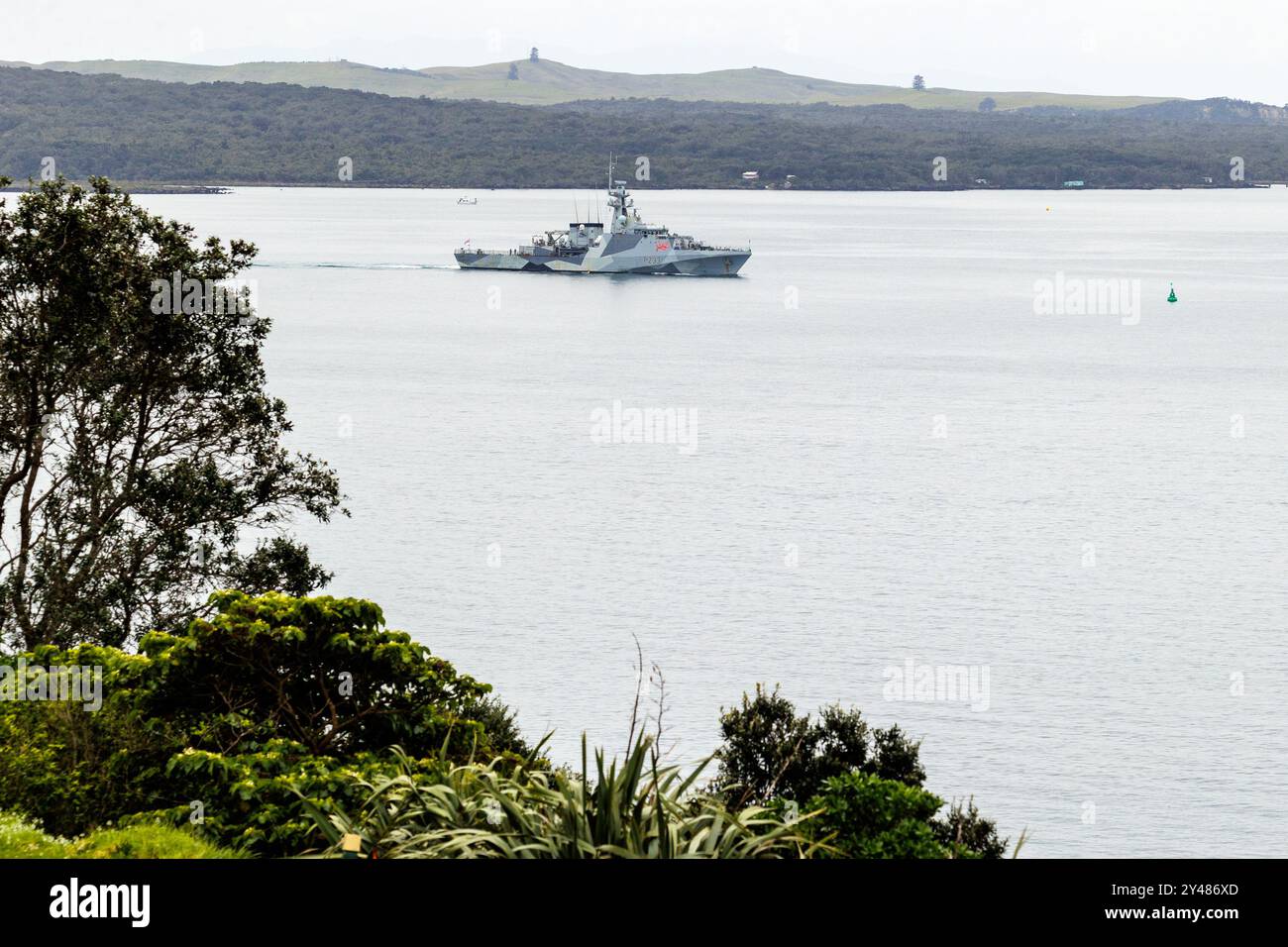 Die HMS Tamar, ein Offshore-Patrouillenschiff der Royal Navy, trifft auf der Royal New Zealand Navy Base in Devonport ein Stockfoto