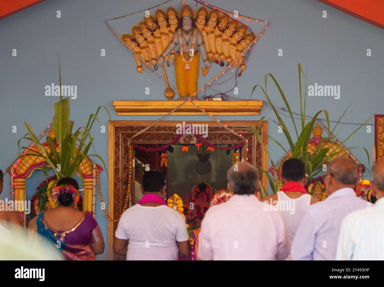 GOA, Indien - 22. Februar 2024: Festgottesdienst in einem Hindutempel. Religion Stockfoto