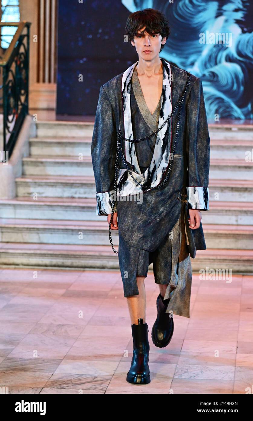 LONDON, GROSSBRITANNIEN. September 2024. '王紫菲'Zifei Wang 'Endless River SS25' bei der London Fashion Week 40 Jahre im Waldorf Hilton London, Aldwych, London, uUK (Foto von 李世惠/See Li/Picture Capital) Credit: Siehe Li/Picture Capital/Alamy Live News Stockfoto