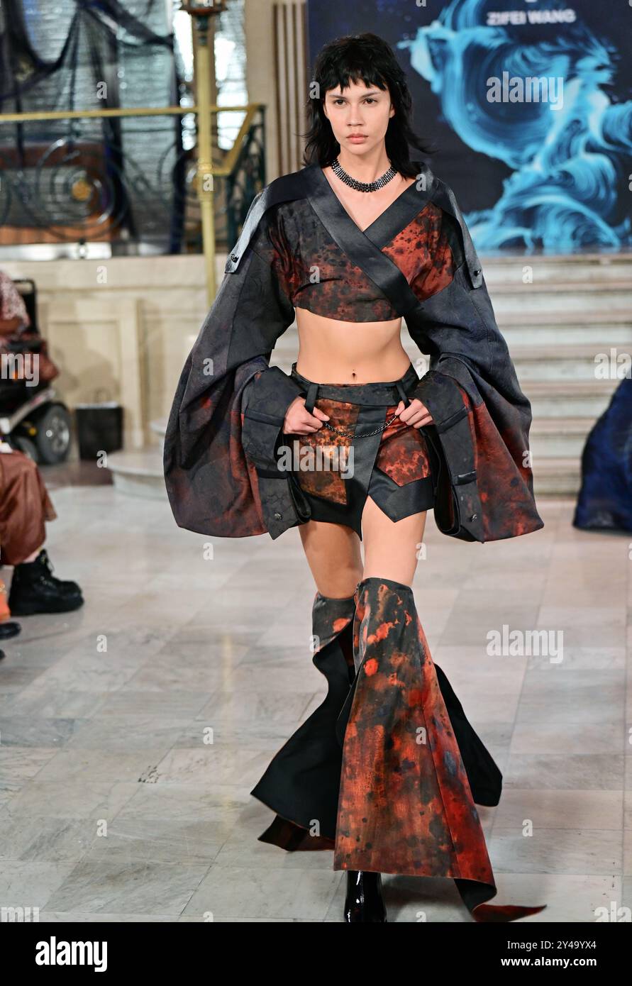 LONDON, GROSSBRITANNIEN. September 2024. '王紫菲'Zifei Wang 'Endless River SS25' bei der London Fashion Week 40 Jahre im Waldorf Hilton London, Aldwych, London, Großbritannien (Foto: 李世惠/See Li/Picture Capital) Credit: Siehe Li/Picture Capital/Alamy Live News Stockfoto