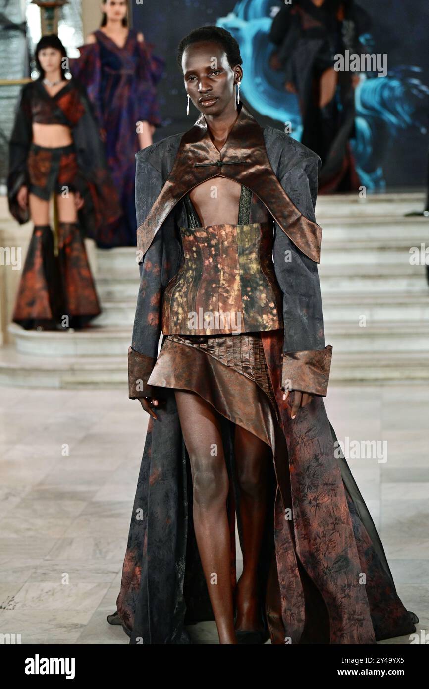 LONDON, GROSSBRITANNIEN. September 2024. '王紫菲'Zifei Wang 'Endless River SS25' bei der London Fashion Week 40 Jahre im Waldorf Hilton London, Aldwych, London, Großbritannien (Foto: 李世惠/See Li/Picture Capital) Credit: Siehe Li/Picture Capital/Alamy Live News Stockfoto