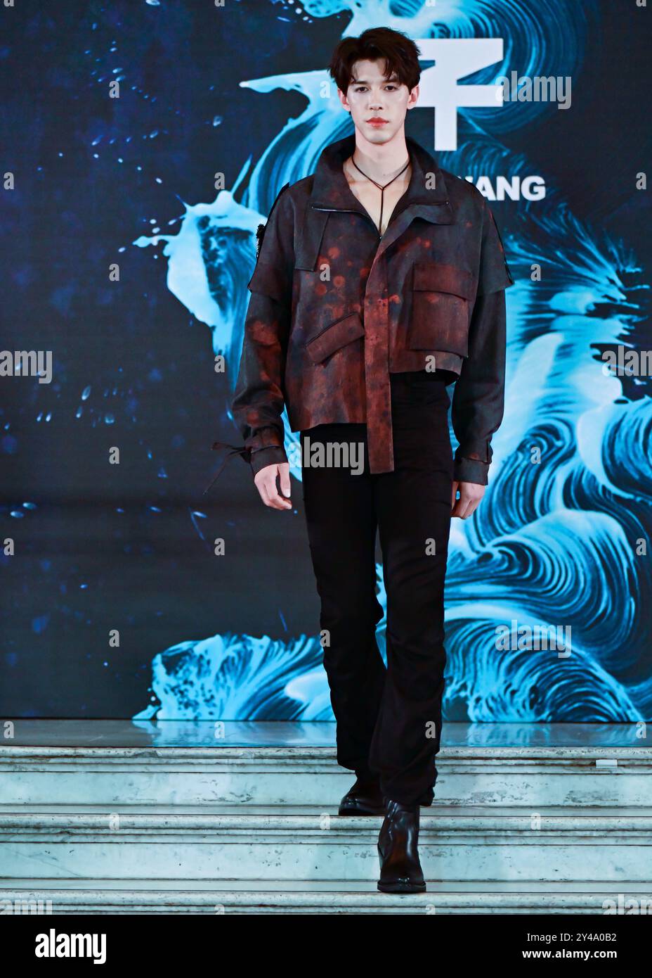 LONDON, GROSSBRITANNIEN. September 2024. '王紫菲'Zifei Wang 'Endless River SS25' bei der London Fashion Week 40 Jahre im Waldorf Hilton London, Aldwych, London, Großbritannien (Foto: 李世惠/See Li/Picture Capital) Credit: Siehe Li/Picture Capital/Alamy Live News Stockfoto