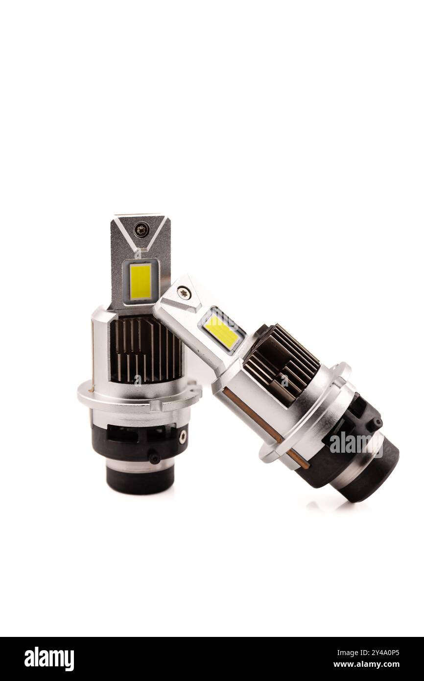 LED-Autolampe für den Hauptscheinwerfer moderne Technologie. Selektiver Fokus mit geringer Schärfentiefe. Stockfoto