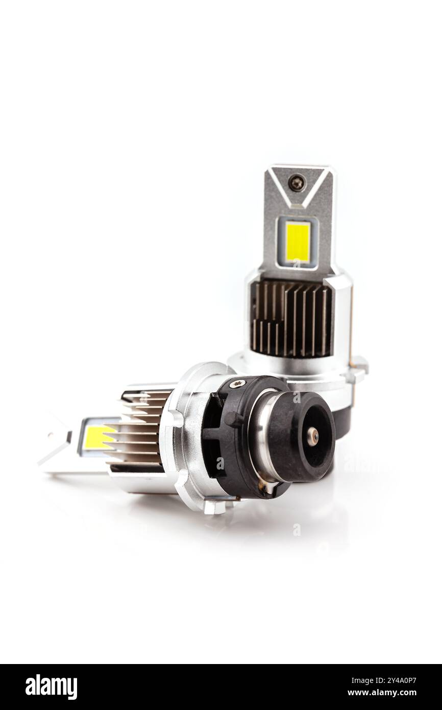 LED-Autolampe für den Hauptscheinwerfer moderne Technologie. Selektiver Fokus mit geringer Schärfentiefe. Stockfoto