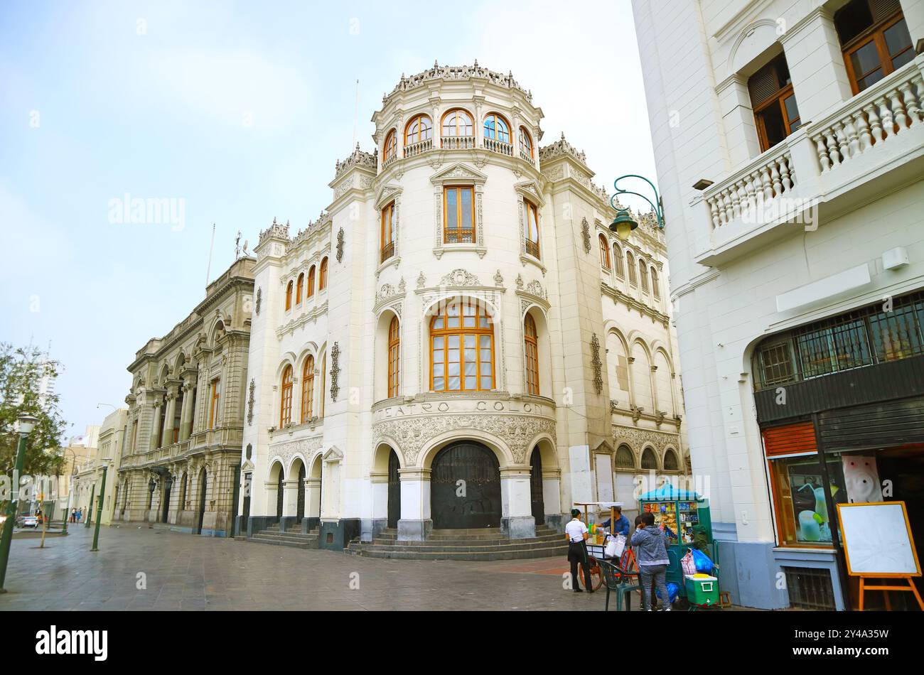 Das Colon Theater oder Teatro Colon, ein wunderschönes Nationaldenkmal auf der Plaza San Martin in Lima, Peru, Südamerika Stockfoto