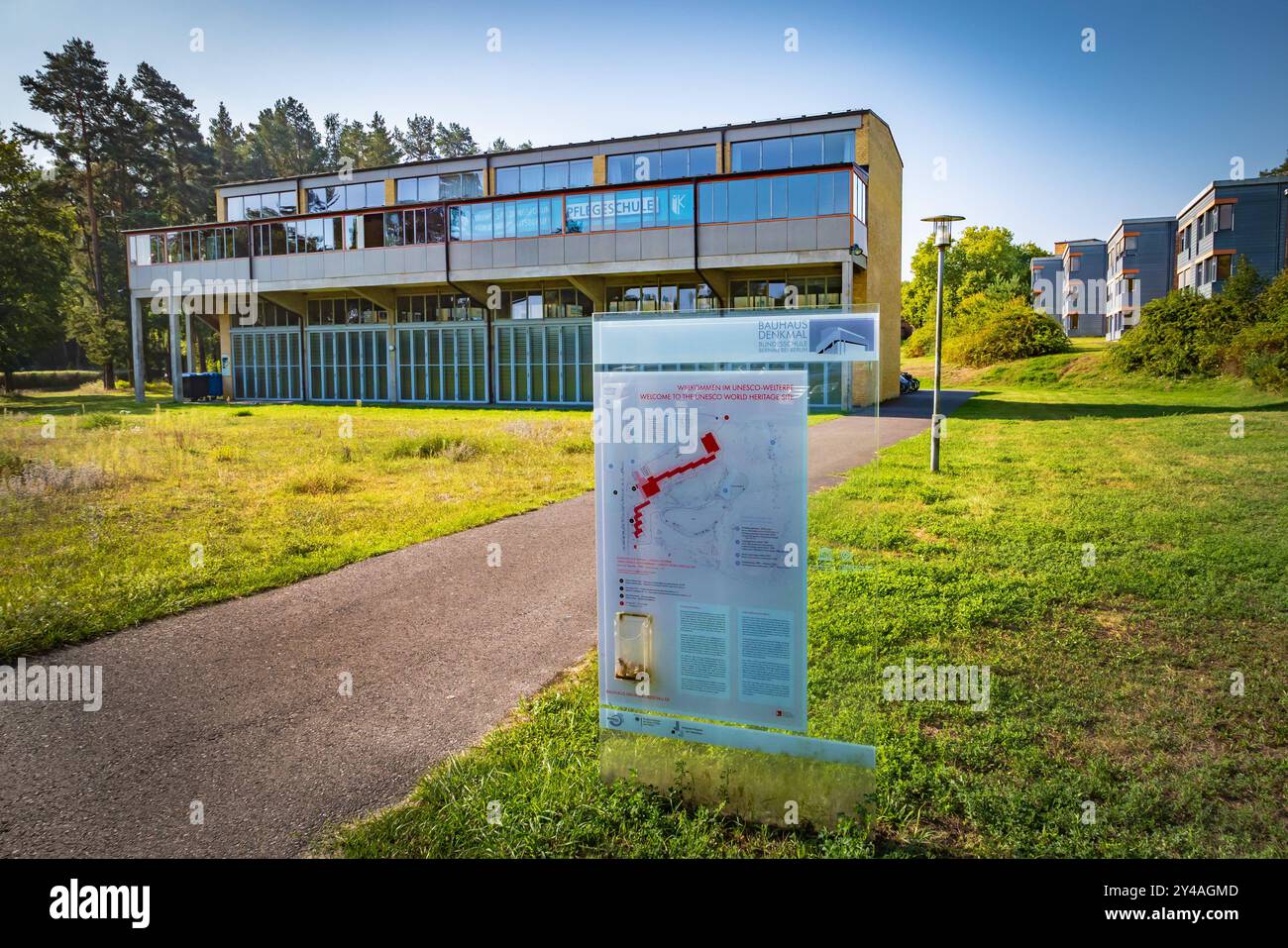 Bernau im Barnim im Bundesland Brandenburg ADGB Bundesschule, UNESCO Welterbe, Bauhaus Bau von Hannes Meyer Hans Wittwer - 17.09.2024 Brandenburg *** Bernau in Barnim im Bundesland Brandenburg ADGB Bundesschule, UNESCO Weltkulturerbe, Bauhausgebäude von Hannes Meyer Hans Wittwer 17 09 2024 Brandenburg Stockfoto