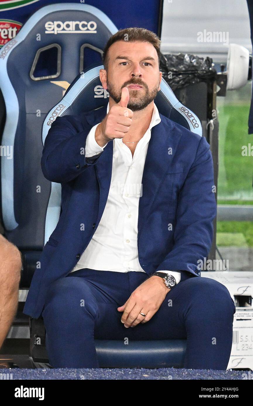 Stadio Olimpico, Rom, Italien. September 2024. Italienischer Fußball der Serie A; Lazio gegen Hellas Verona; Paolo Zanetti Cheftrainer von Hellas Verona gibt einen Daumen nach oben Credit: Action Plus Sports/Alamy Live News Stockfoto