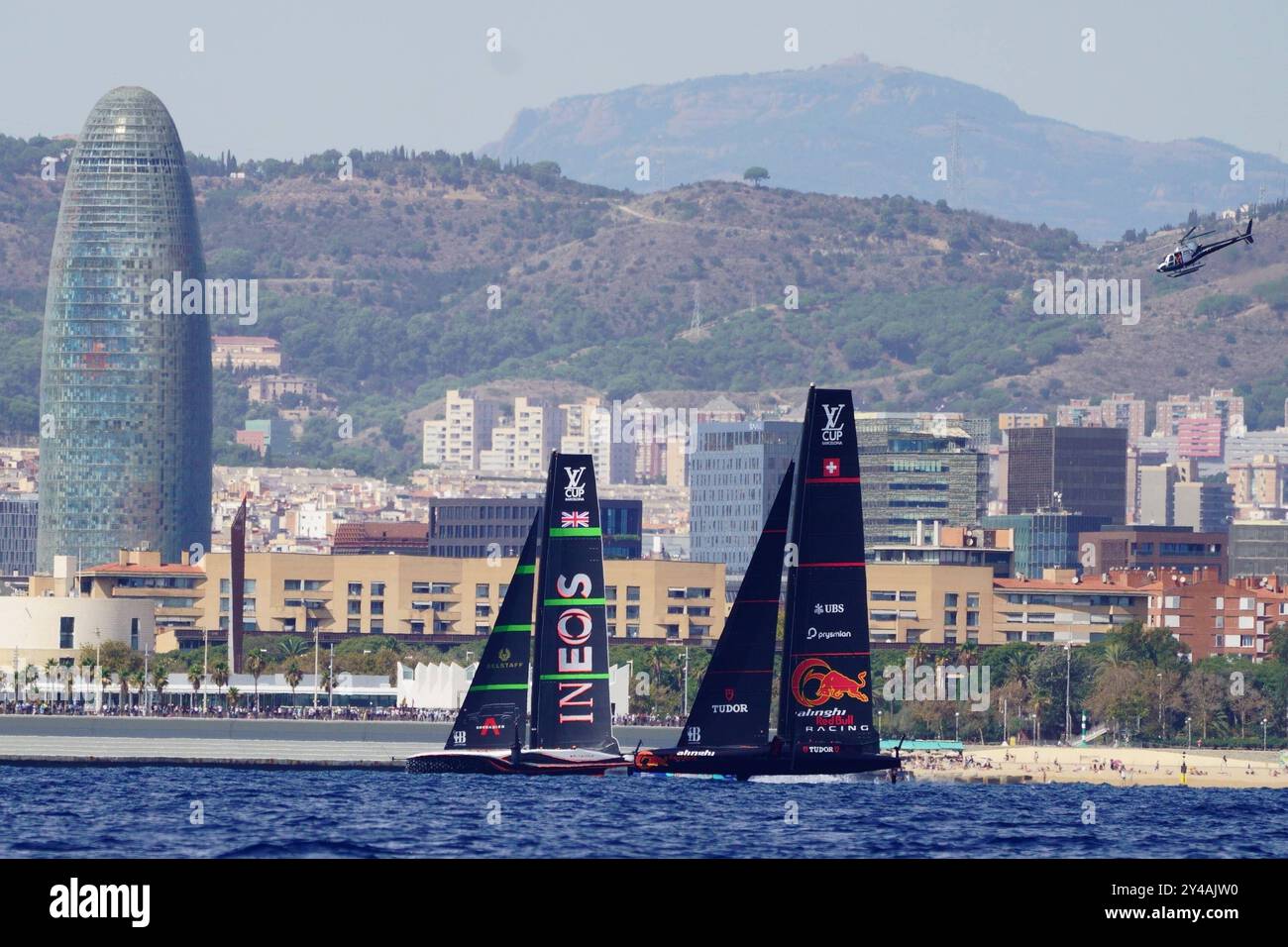 Barcelona, Spanien. September 2024; Hafen von Barcelona, Katalonien, Spanien; Americas Cup 2024, Louis Vuitton Cup Halbfinale Yachtrennen; Alinghi Red Bull Racing und INEOS Britannia Credit: Action Plus Sports Images/Alamy Live News Stockfoto