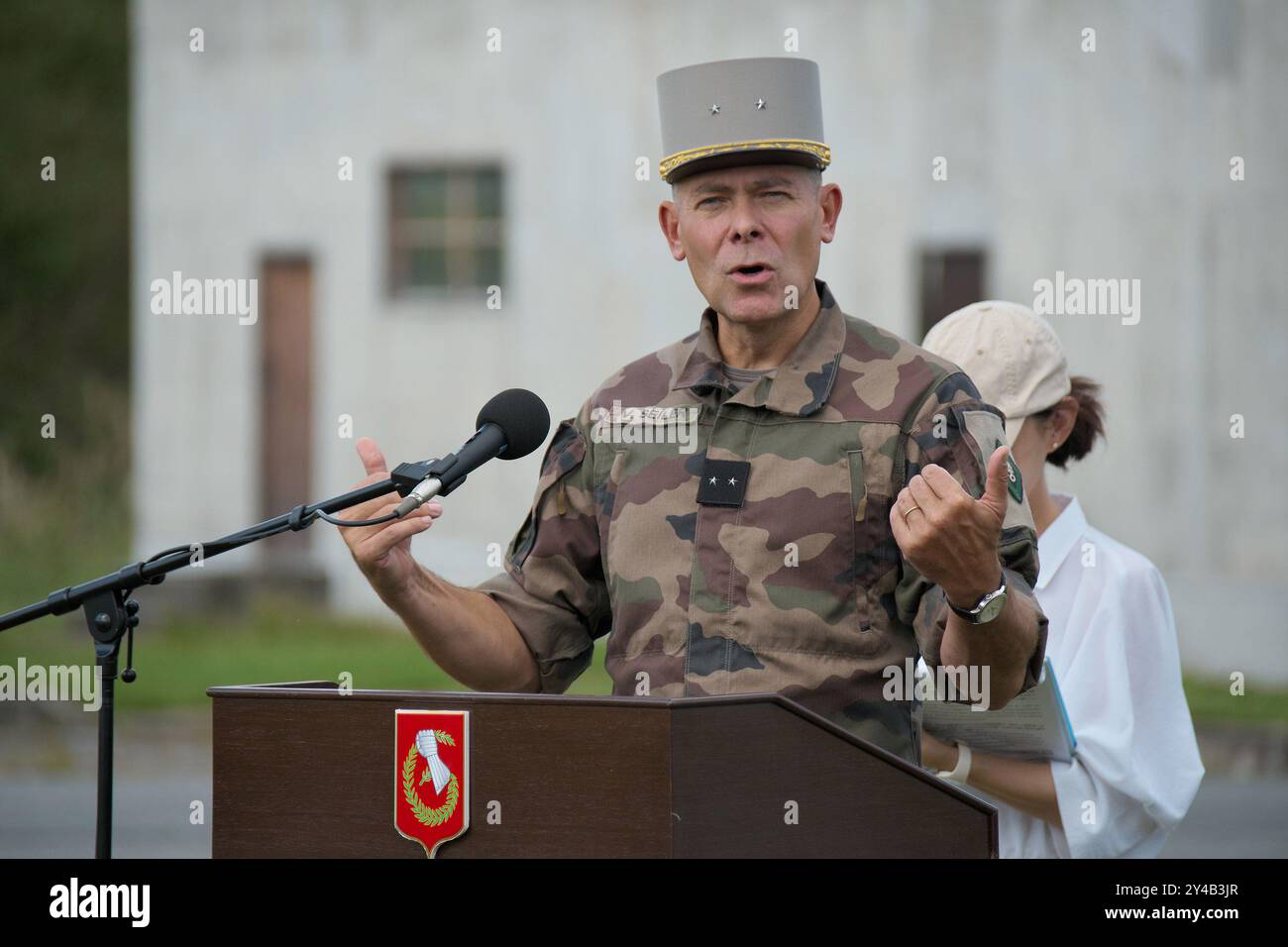 Shikama, Japan. September 2024. Der Befehlshaber der 6. Leichten Panzerbrigade, Valentin Seiler, nimmt an einer Pressekonferenz während der gemeinsamen militärischen Übung „Brunet Takamori 24“ in Japan und Frankreich am Dienstag, den 17. September 2024, im Manövriergebiet Ojojihara in der Präfektur Miyagi, Japan, Teil. Foto: Keizo Mori/UPI Credit: UPI/Alamy Live News Stockfoto