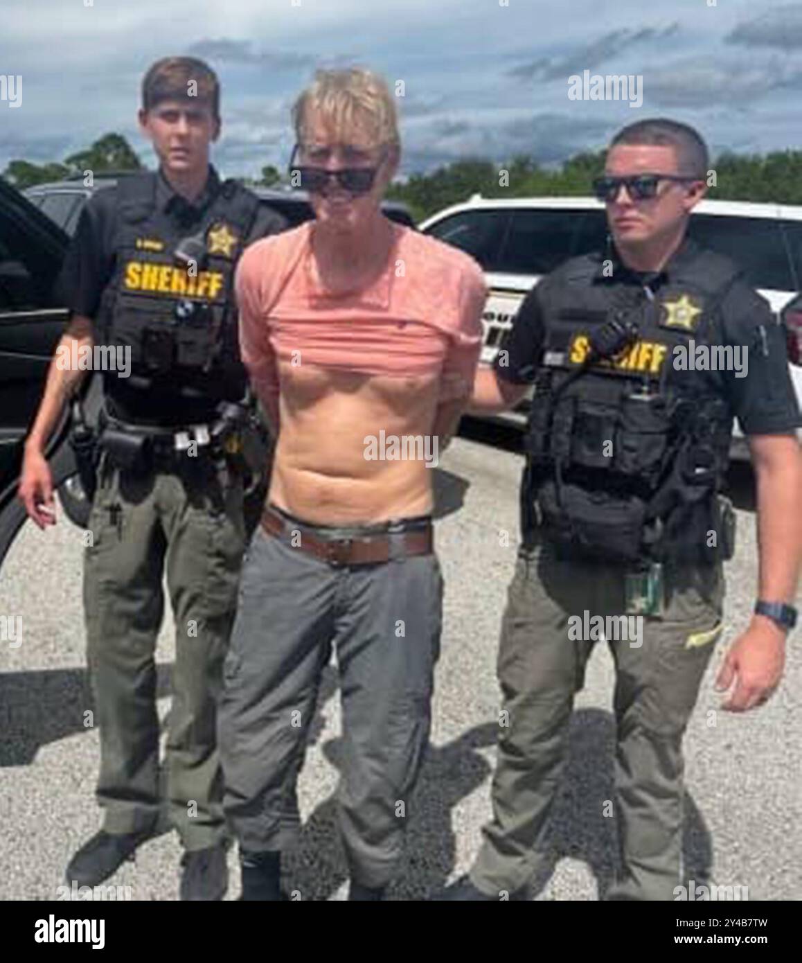 Ryan Routh wird von Strafverfolgungsbeamten des Martin County Sheriff's Office wegen des versuchten Mordes auf den ehemaligen Präsidenten Donald Trump am Sonntag, den 15. September 2024, verhaftet. Foto über Martin County Sheriff's Office/UPI Stockfoto