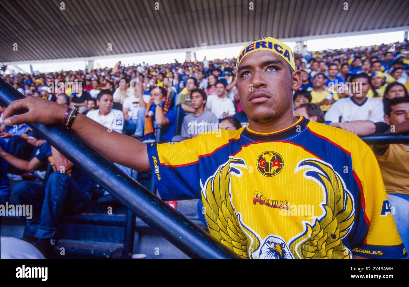 Mexiko, Mexiko-Stadt. Unterstützer im Estadio Azteca. Fußballstadion des Club America. Stockfoto