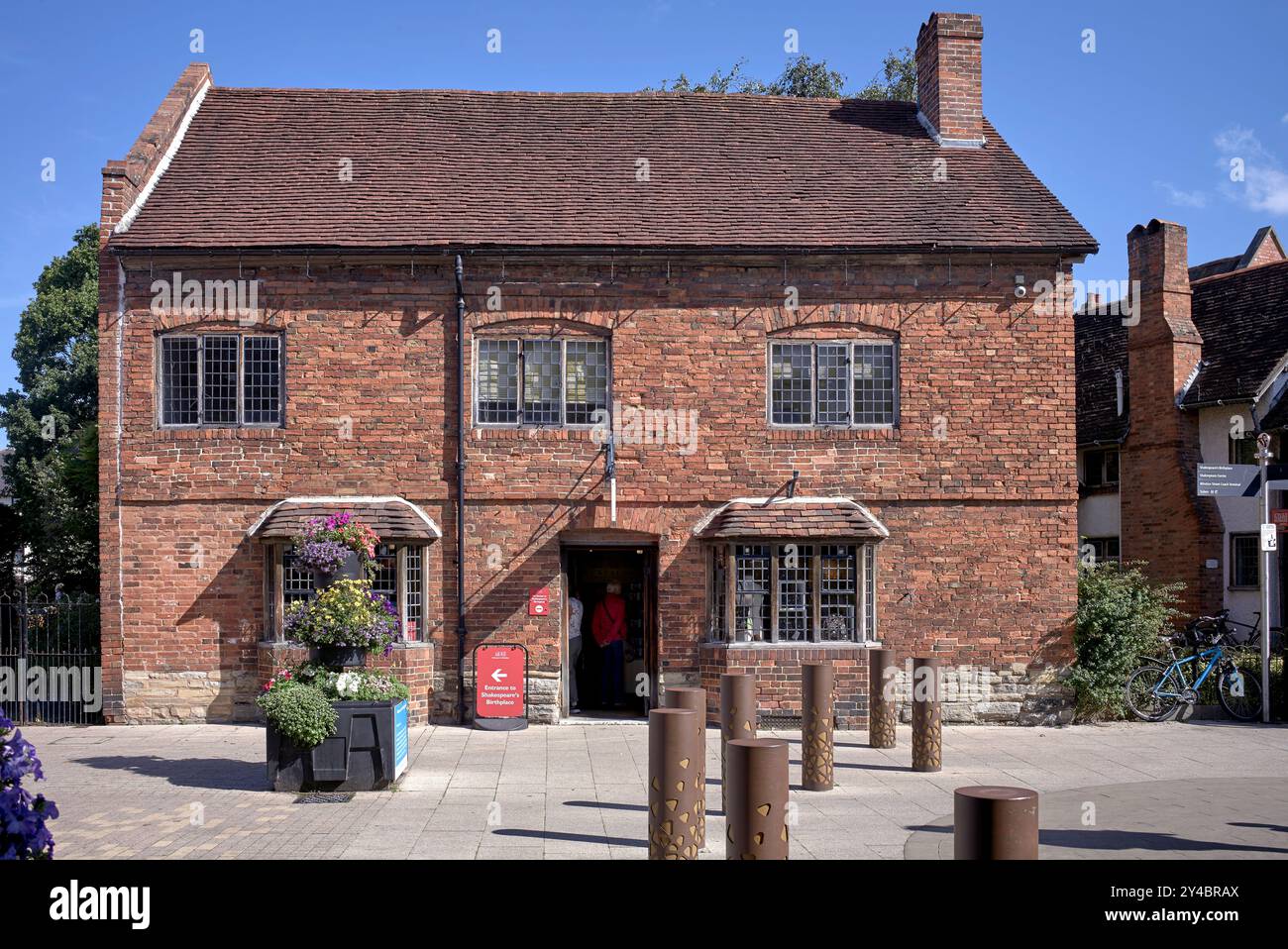 Stratford upon Avon, historisches Gebäude. Das ehemalige Schmiedehaus in der Henley Street, heute Shakespeare Souvenirladen. England, Großbritannien Stockfoto