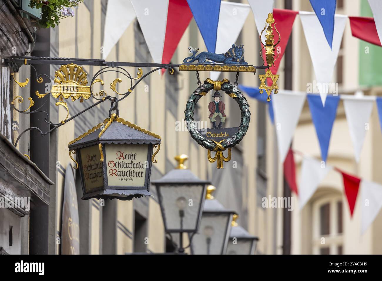 Nasenschild in der Altstadt von Bamberg. Brauerstern, Gildensymbol der Brauer. Schlenkerla Rauchbierbrauerei. Bamberg, Oberfranken, Ba Stockfoto