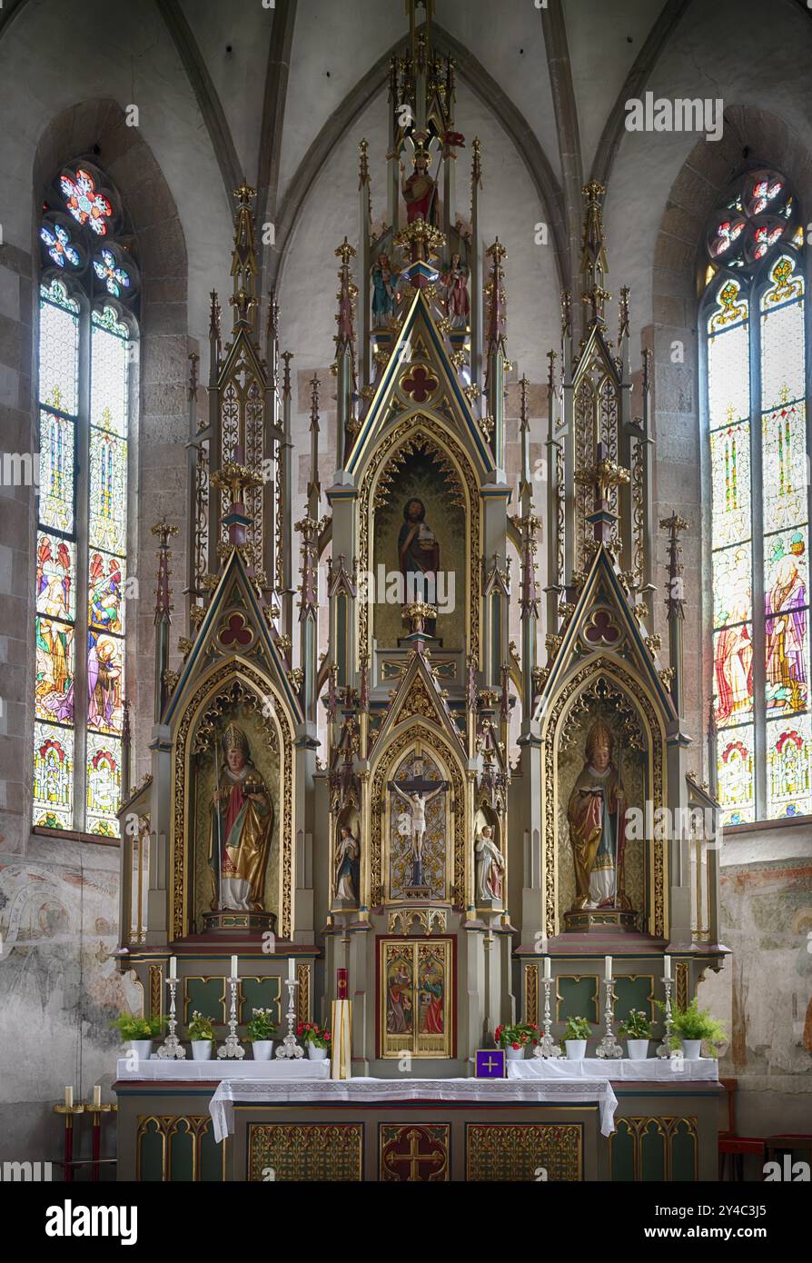 Innenansicht des Chors, neogotischer Hochaltar, Altar, Pfarrkirche, Dorf Tyrol, Tirol, Südtirol, Autonome Provinz Bozen, Italien, Europ Stockfoto