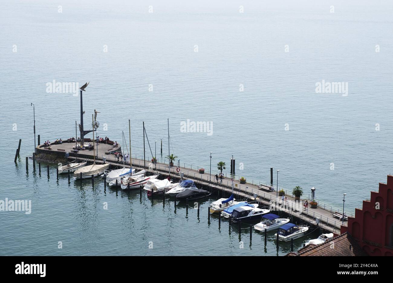 Blick auf den Hafensteg von der Schlossterrasse Meersburg Stockfoto