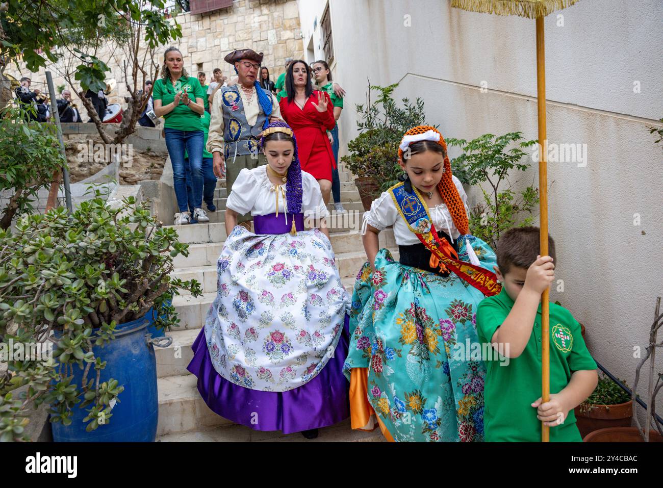 Fiestas Cruces de Mayo in den Straßen von Alicante, Spanien im Mai. Stockfoto