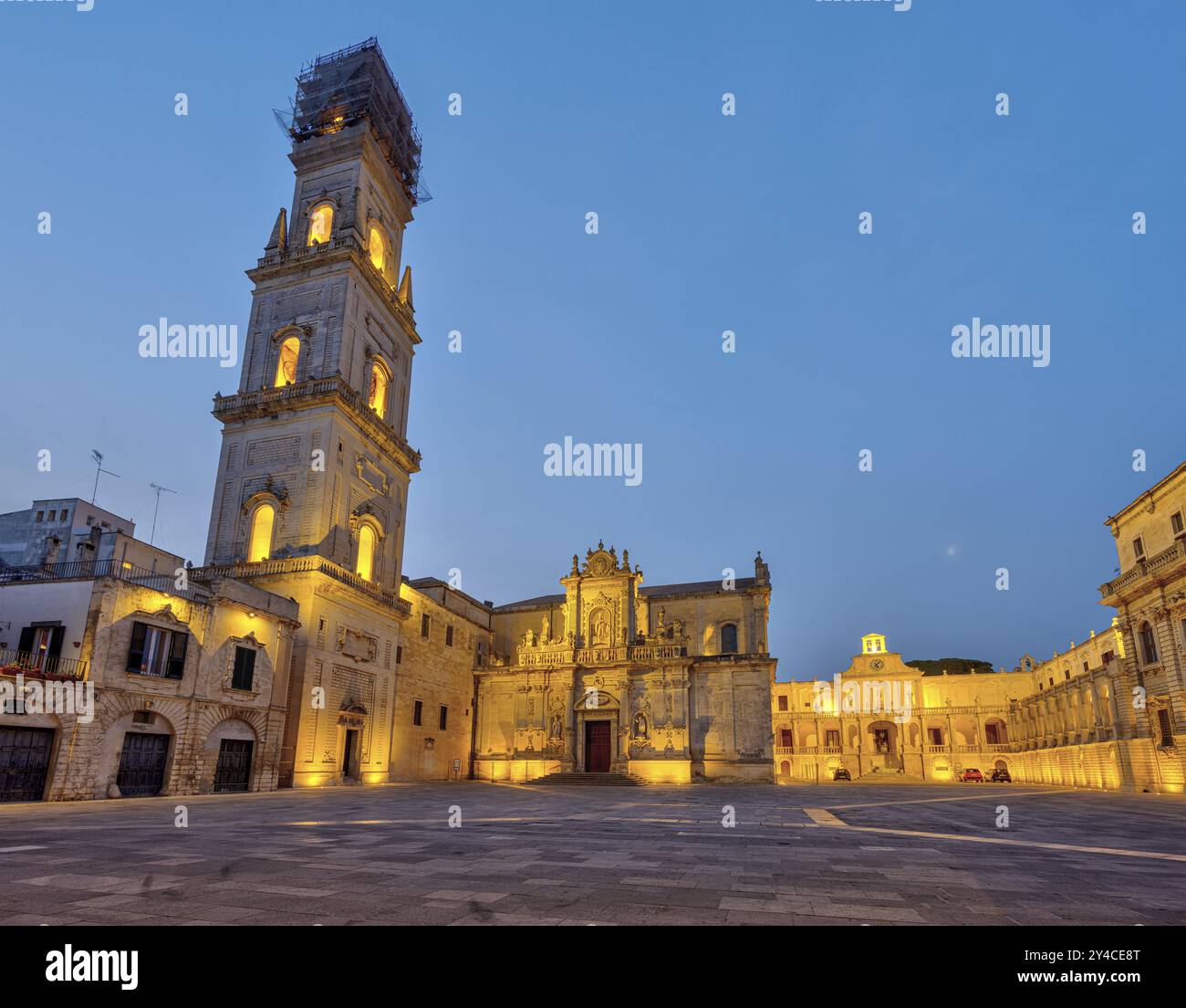 Die leere Piazza del Duomo in Lecce, Italien, bei Sonnenaufgang, Europa Stockfoto