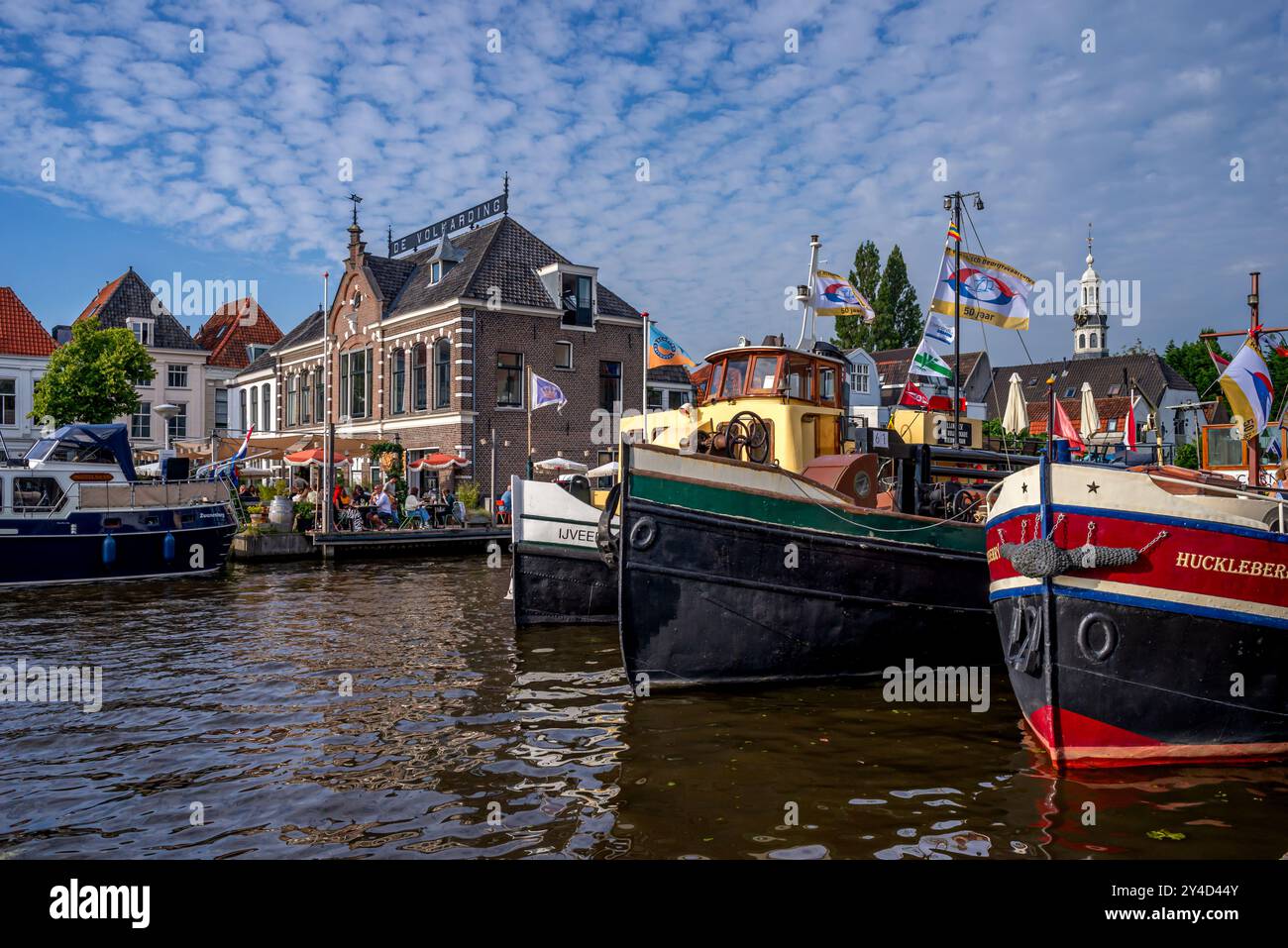 27.07.2024 Leiden, Niederlande, Bootsausstellung im Hafen von Leiden, Ausstellung traditioneller niederländischer Schiffe an zwei Tagen Stockfoto