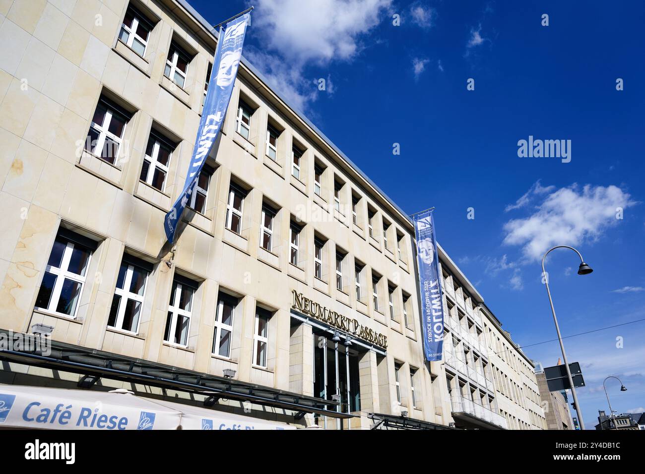 Köln, Deutschland 16. September 2024: Fassade des Einkaufszentrums Neumarkt Passage mit dem Kaethe Kollwitz Museum in der Kölner Innenstadt Stockfoto