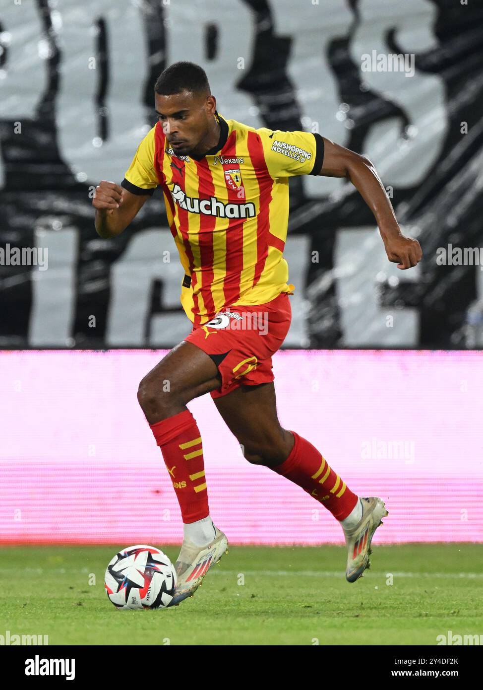 LINSE - Andy Diouf von RC Lens während des Spiels der französischen Ligue 1 zwischen RC Lens und Olympique Lyon im Stade Bollaert Delelis am 15. September 2024 in Lens, Frankreich. ANP | Hollandse Hoogte | GERRIT VAN KEULEN Stockfoto