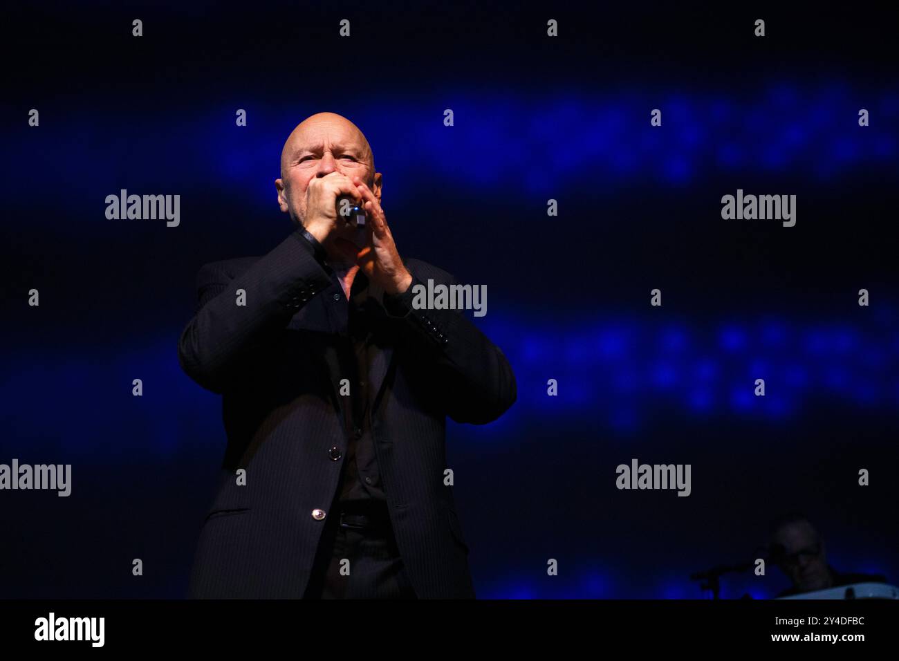 Matt Johnson ist die britische Post-Punk-Band, die live in der Huxleys neue Welt in Berlin auftritt. Stockfoto Matt Johnson ist die britische Post-Punk-Band, die live in der Huxleys neue Welt in Berlin auftritt. Stockfoto