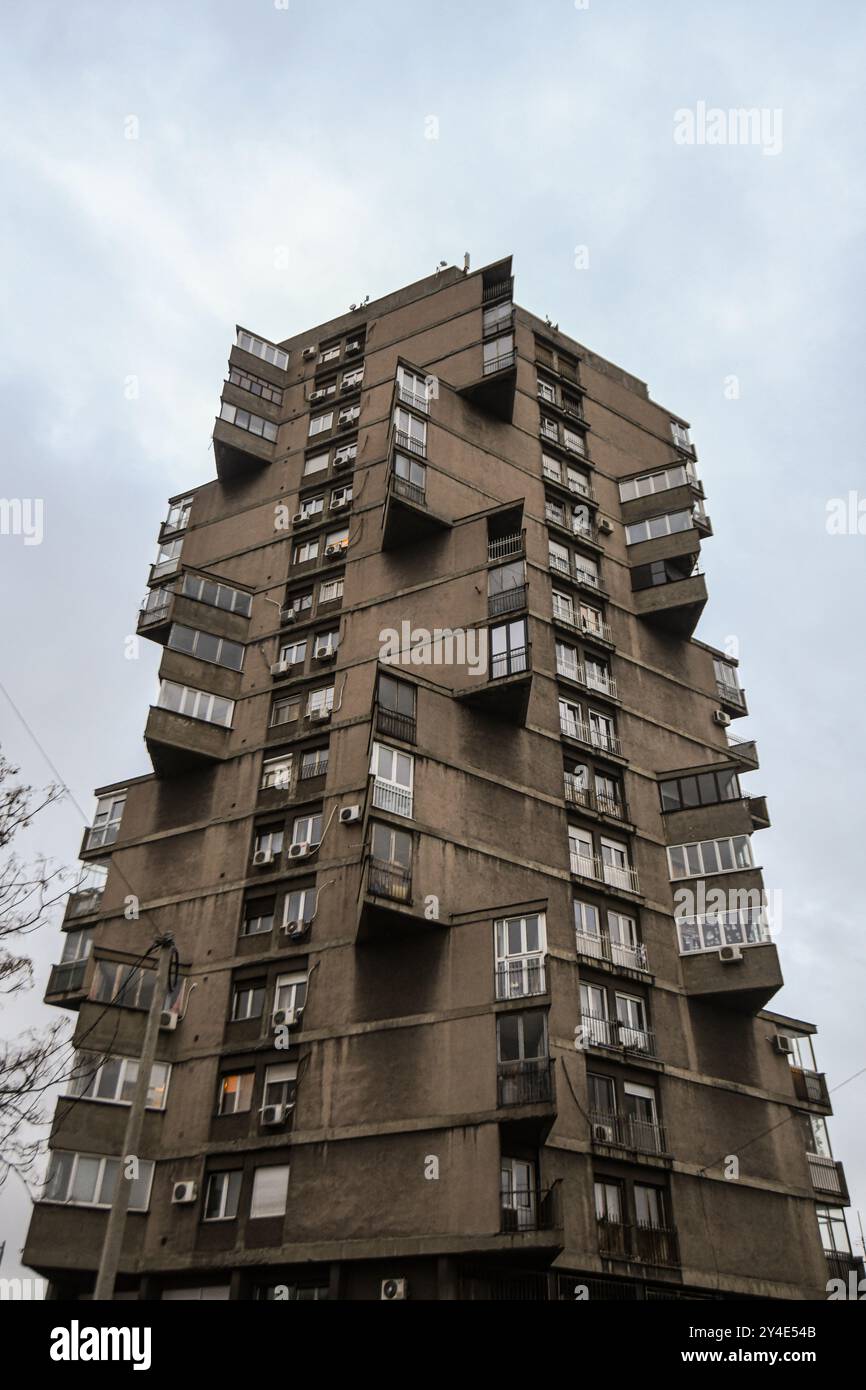 Der Wohnturm von Karaburma (Toblerone Tower). Belgrad, Serbien Stockfoto