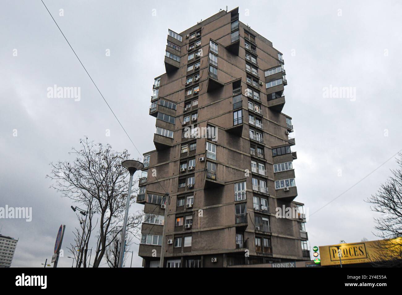 Der Wohnturm von Karaburma (Toblerone Tower). Belgrad, Serbien Stockfoto