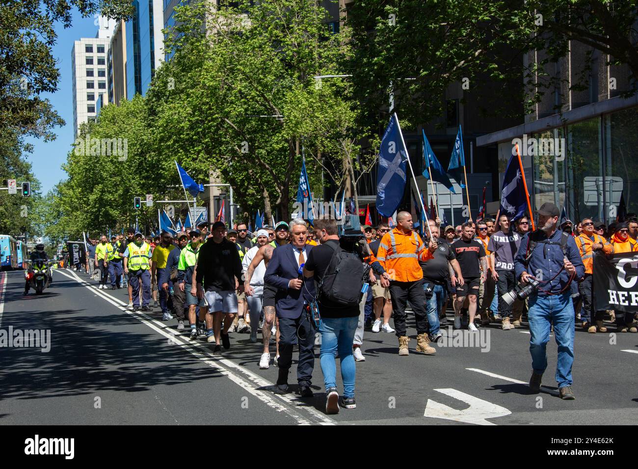 Sydney, Australien. September 2024. Tausende gehen heute für die CFMEU-Kundgebung weg. CFMEU-Demonstranten marschieren vom Belmore Park zum NSW-Parlament in der Macquarie Street, Sydney. Richard Milnes/Alamy Live News Stockfoto